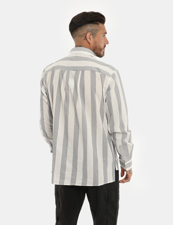 Camicia Antony Morato rigata bianca/blu - COMPOSIZIONE E VESTIBILITÀ:100% cotoneIl modello è alto 178 cm e indossa la taglia