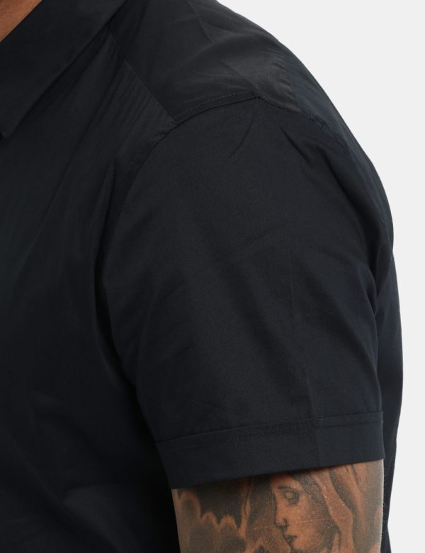 Camicia Antony Morato nero - COMPOSIZIONE E VESTIBILITÀ:76% cotone 21% poliamide 3% elastaneIl modello è alto 178 cm e indos
