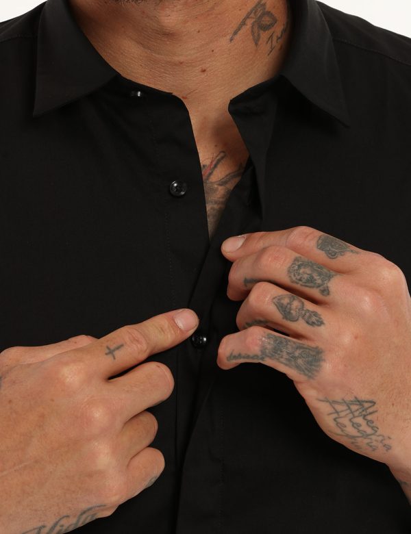 Camicia Antony Morato marrone - COMPOSIZIONE E VESTIBILITÀ:76% cotone 21% poliamide 3% elastaneIl modello è alto 178 cm e in
