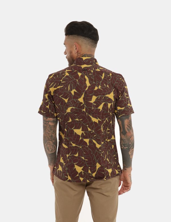 Camicia Antony Morato marrone fantasia - COMPOSIZIONE E VESTIBILITÀ:100% cotoneIl modello è alto 178 cm e indossa la taglia