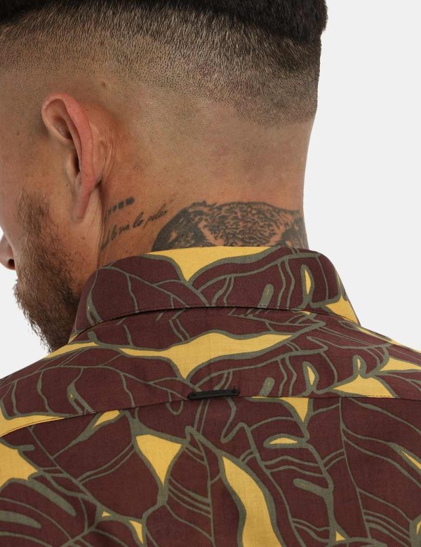 Camicia Antony Morato marrone fantasia - COMPOSIZIONE E VESTIBILITÀ:100% cotoneIl modello è alto 178 cm e indossa la taglia