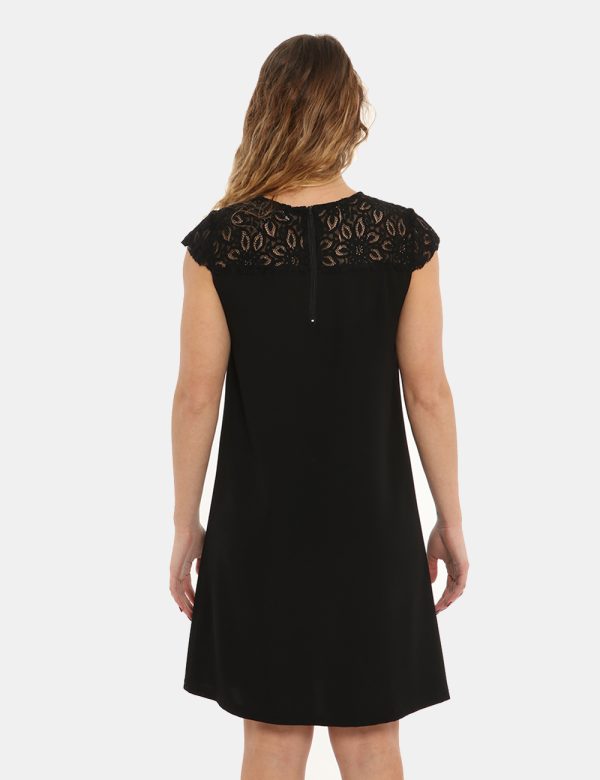 Vestito Vougue ricamato nero - COMPOSIZIONE E VESTIBILITÀ:96% poliestere 4% elastaneLa modella è alta 170 cm e indossa la ta