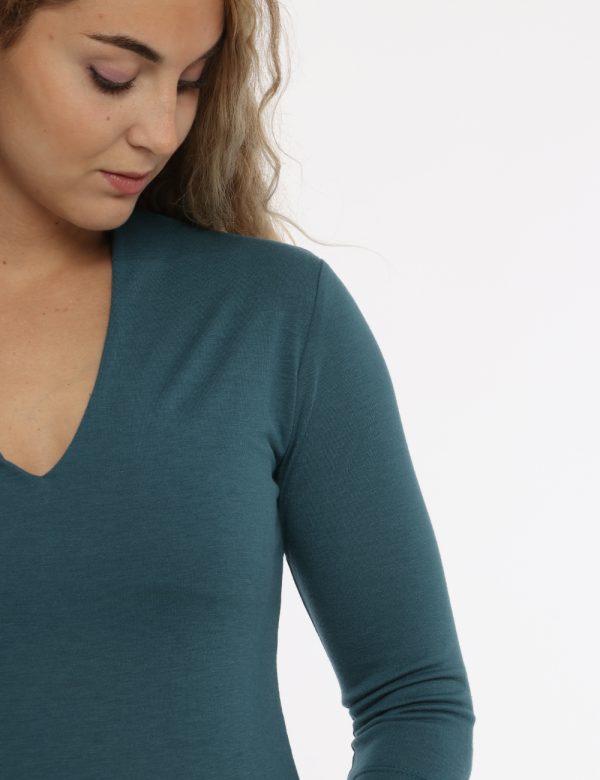 Top Vougue verde - COMPOSIZIONE E VESTIBILITÀ:83% poliestere 14% viscosa 3% elastaneLa modella è alta 170 cm e indossa la ta
