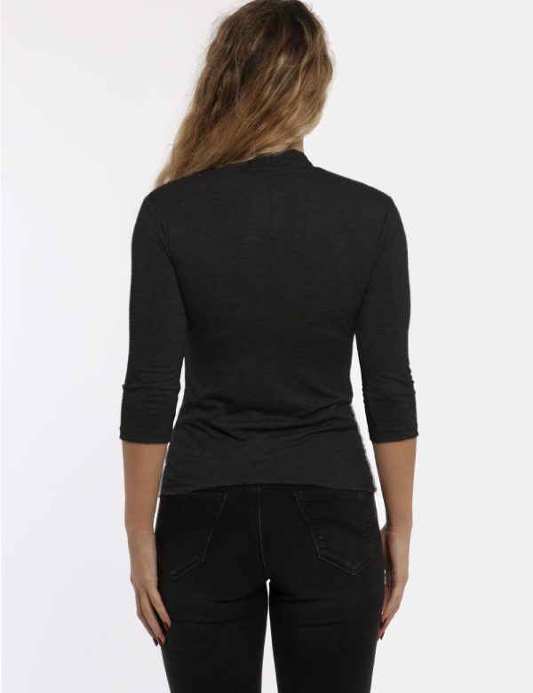 Top Vougue nero - COMPOSIZIONE E VESTIBILITÀ:83% poliestere 14% viscosa 3% elastaneLa modella è alta 170 cm e indossa la tag