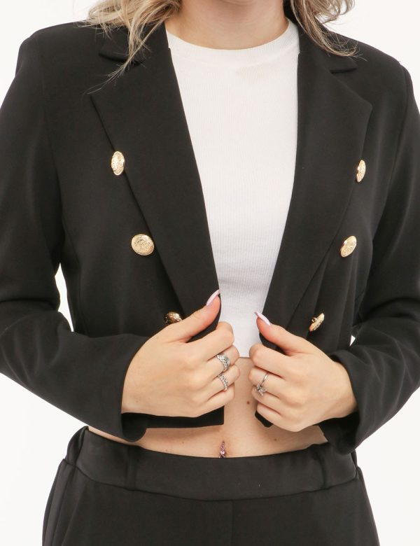 Blazer Vougue corto - 90% poliestere 10% elastinaLa modella indossa la taglia S ed è alta 168 cm e la vestibilità è regolar
