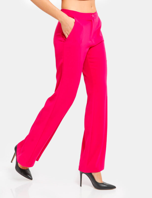 Pantalone Vugue con tasche - 96% poliestere 4% elastinaLa modella indossa una taglia S ed è alta 178 cm e la vestibilità è r