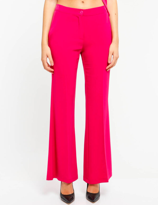 Pantalone Vugue con tasche - 96% poliestere 4% elastinaLa modella indossa una taglia S ed è alta 178 cm e la vestibilità è r