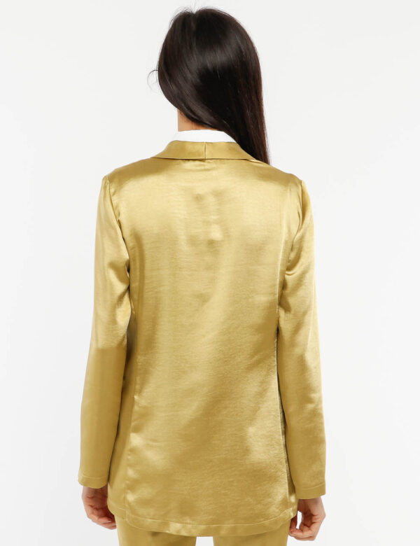 Blazer Vougue effetto raso - 100% poliestereLa modella indossa la taglia S e la vestibilità è regolareScegli un blazer vivac