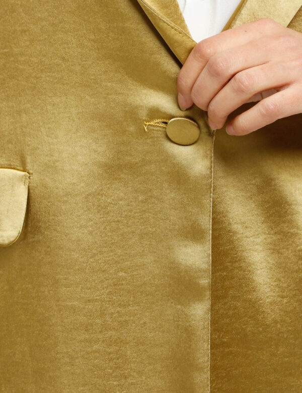 Blazer Vougue effetto raso - 100% poliestereLa modella indossa la taglia S e la vestibilità è regolareScegli un blazer vivac
