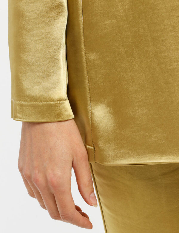 Blazer Vougue effetto raso - 100% poliestereLa modella indossa la taglia S e la vestibilità è regolareScegli un blazer vivac