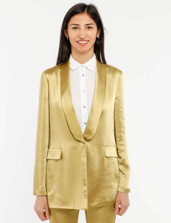Blazer Vougue effetto raso - 100% poliestereLa modella indossa la taglia S e la vestibilità è regolareScegli un blazer vivac