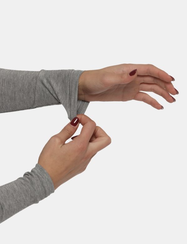 T-shirt Vougue grigio - COMPOSIZIONE E VESTIBILITÀ:83% poliestere 14% viscosa 3% elastaneLa modella è alta 176 cm e indossa