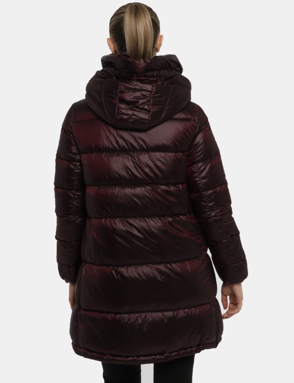 Piumino Yes Zee bordeaux - COMPOSIZIONE E VESTIBILITÀ:100% poliammidicaLa modella è alta 172 cm e indossa la taglia S. La ve