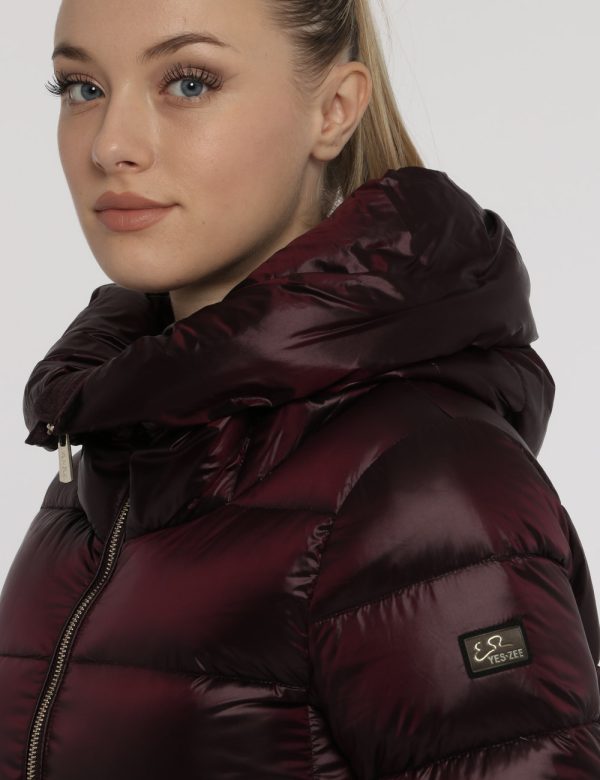 Piumino Yes Zee bordeaux - COMPOSIZIONE E VESTIBILITÀ:100% poliammidicaLa modella è alta 172 cm e indossa la taglia S. La ve