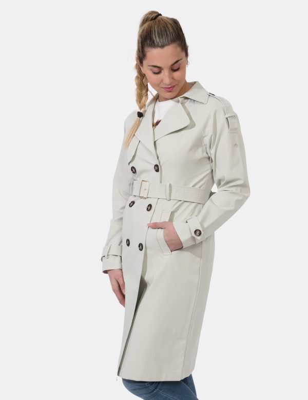 Giacca Yes Zee Beige - Giacca simil trench lunga in total beige. Presenti numerose tasche in taglio diverso più cinturini su