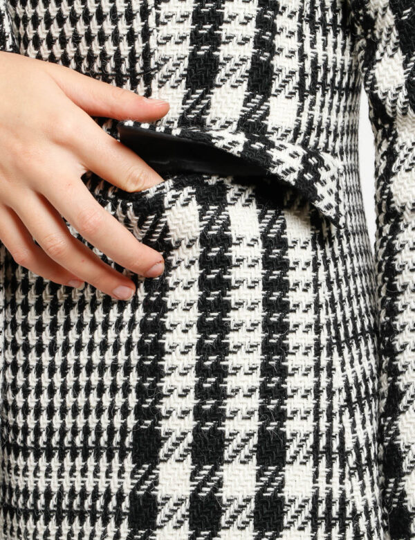 Cappotto Vougue con tasche finte - 20% lana 17% poliestere 58% acrilico 5% elastinaLa modella indossa la taglia S ed è alta