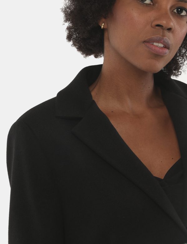 Cappotto Vougue con bottoni - 100% poliestereLa modella indossa la taglia S e la vestibilità è regolare. Spalle: 37 cm - Lun