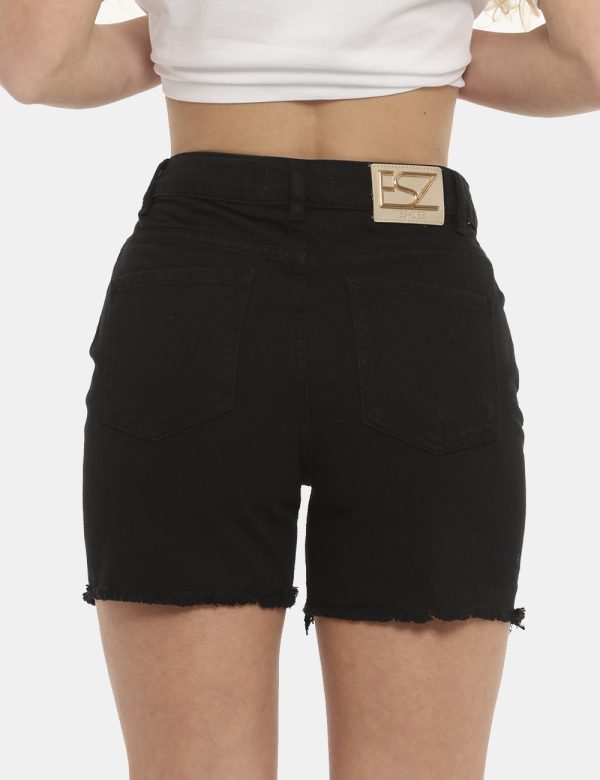 Short Yes Zee nero - COMPOSIZIONE E VESTIBILITÀ:100% cotoneLa modella è alta 170 cm e indossa la taglia 27 US. La vestibilit