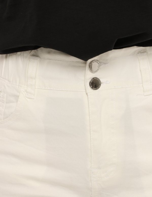 Jeans Yes Zee bianco - COMPOSIZIONE E VESTIBILITÀ:98% cotone 2% elastaneLa modella è alta 161 cm e indossa la taglia 27 US.