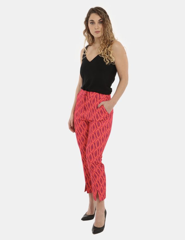 Pantalone Yes Zee fantasia fuxia - COMPOSIZIONE E VESTIBILITÀ:90% poliestere 10% elastaneLa modella è alta 170 cm e indossa