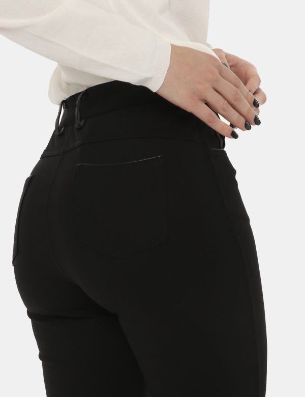 Pantalone Yes Zee nero - COMPOSIZIONE E VESTIBILITÀ:65% viscosa 30% poliammidica 5% elastaneLa modella è alta 170 cm e indos
