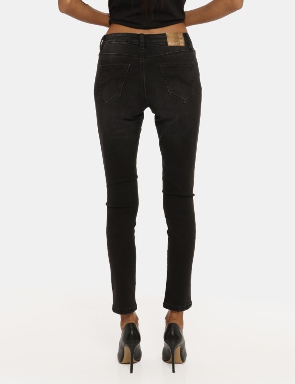 Jeans Yes Zee nero - COMPOSIZIONE E VESTIBILITÀ:98% cotone 2% elastaneLa modella è alta 170 cm e indossa la taglia 27 us cor