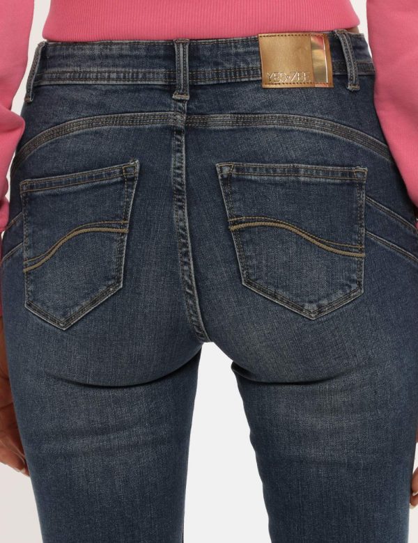 Jeans Yes Zee blu denim - COMPOSIZIONE E VESTIBILITÀ:98% cotone 2% elastaneLa modella è alta 170 cm e indossa la taglia 27 u