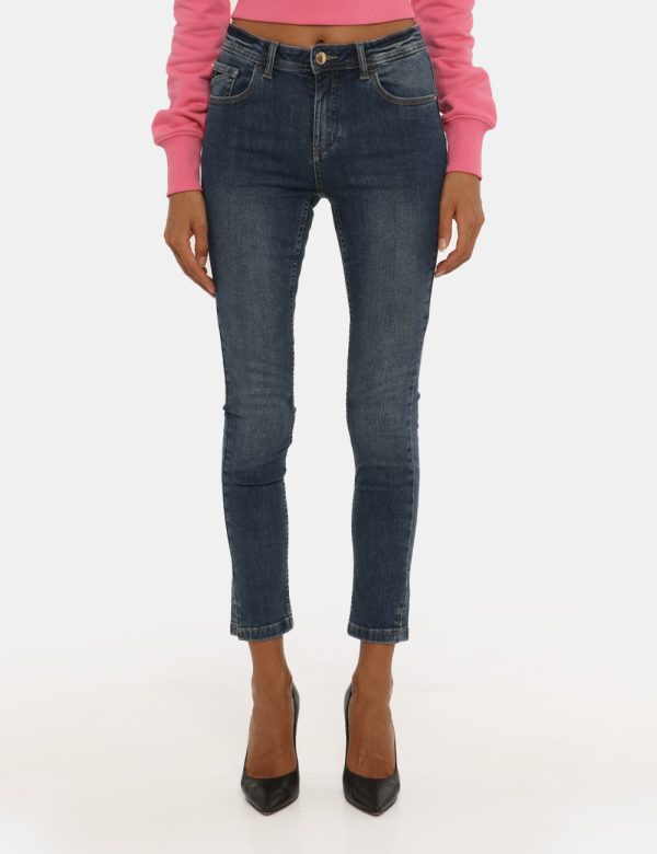 Jeans Yes Zee blu denim - COMPOSIZIONE E VESTIBILITÀ:98% cotone 2% elastaneLa modella è alta 170 cm e indossa la taglia 27 u