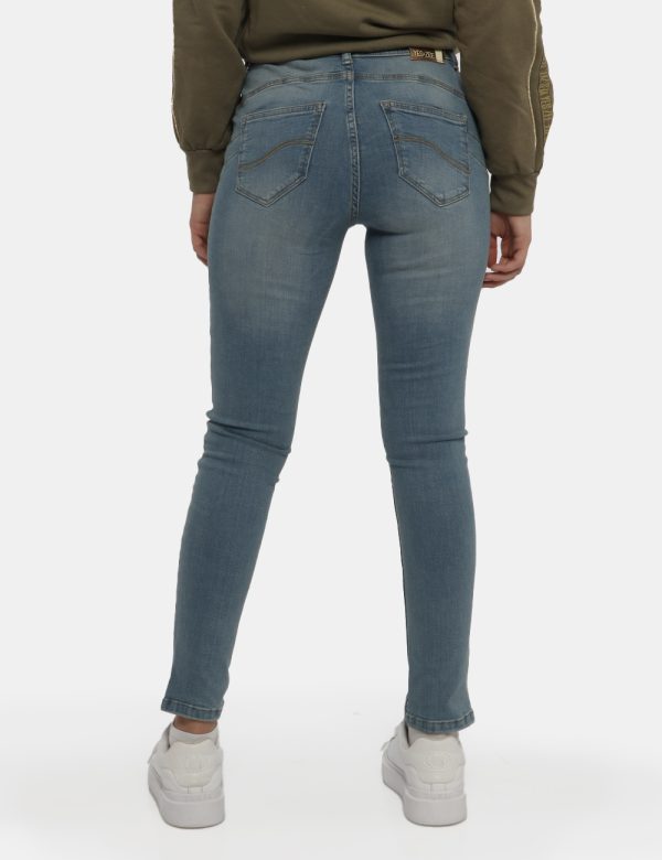 Jeans Jeans Yes Zee - COMPOSIZIONE E VESTIBILITÀ:98% cotone 2% elastanLa modella è alta 170 cm e indossa la taglia S. La ves