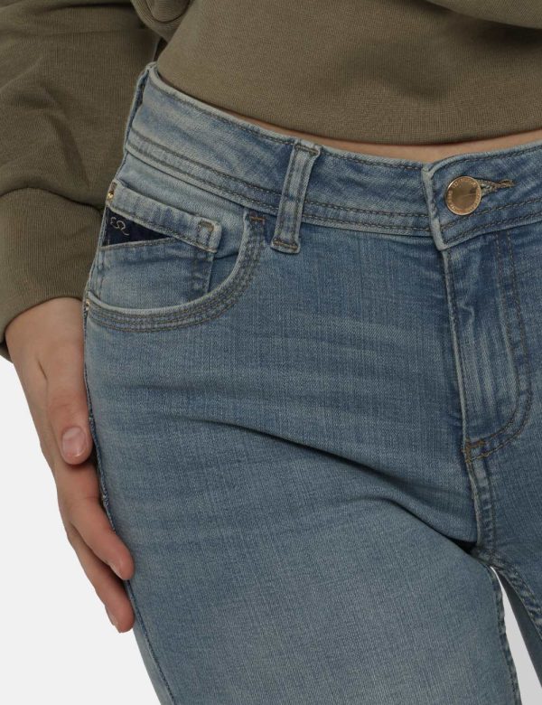 Jeans Jeans Yes Zee - COMPOSIZIONE E VESTIBILITÀ:98% cotone 2% elastanLa modella è alta 170 cm e indossa la taglia S. La ves