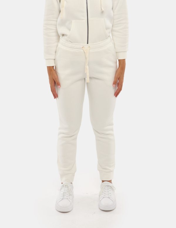 Pantalone Concept83 elasticizzato in vita - 65% cotone 35% poliestereLa modella indossa la taglia S ed è alta 168 cm e la v