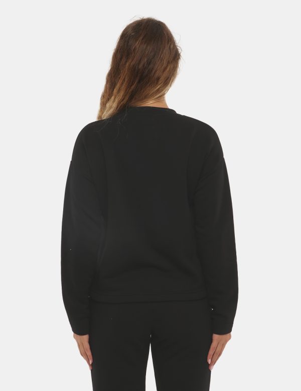Felpa Concept83 con tasca centrale - 65% cotone 35% poliestereLa modella indossa la taglia S ed è alta 168 cm e la vestibil