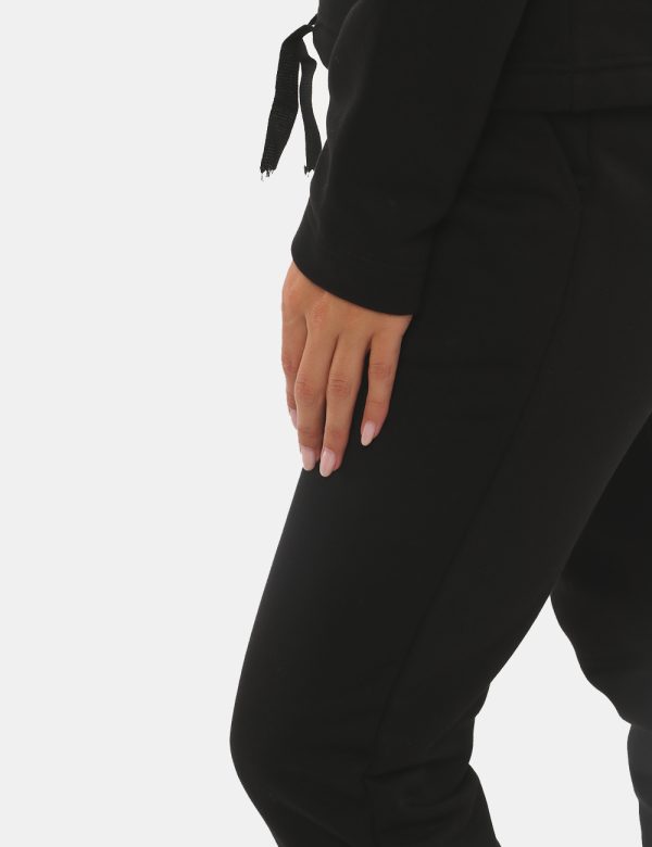 Felpa Concept83 con tasca centrale - 65% cotone 35% poliestereLa modella indossa la taglia S ed è alta 168 cm e la vestibil