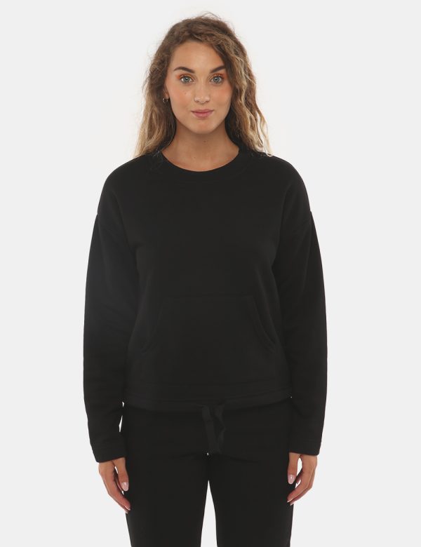 Felpa Concept83 con tasca centrale - 65% cotone 35% poliestereLa modella indossa la taglia S ed è alta 168 cm e la vestibil