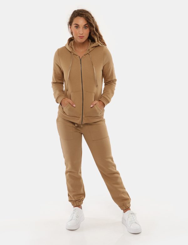 Felpa Concept83 con zip e cappuccio - 65% cotone 35% poliestereLa modella indossa la taglia S ed è alta 168 cm e la vestibi