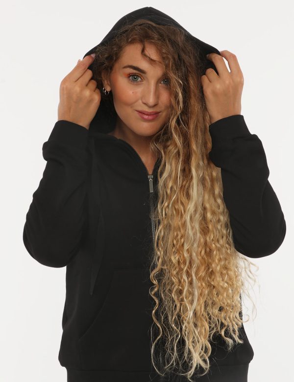 Felpa Concept83 con zip e cappuccio - 65% cotone 35% poliestereLa modella indossa la taglia S ed è alta 168 cm e la vestibi
