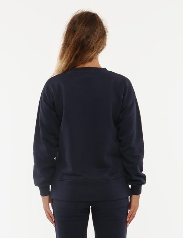 Felpa Concept83 girocollo - 65% cotone 35% poliestereLa modella indossa la taglia S ed è alta 168 cm e la vestibilità è reg