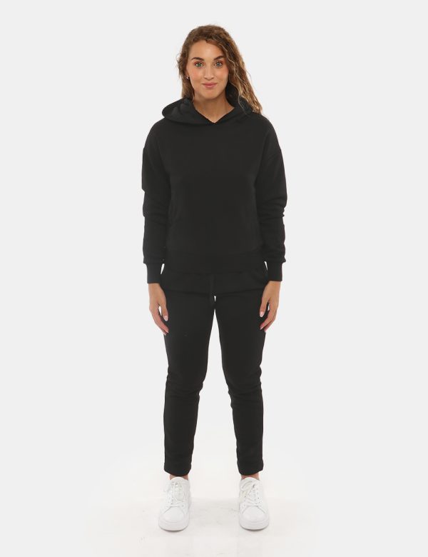 Felpa Concept83 con neppuccio - 65% cotone 35% poliestereLa modella indossa la taglia S ed è alta 168 cm e la vestibilità è