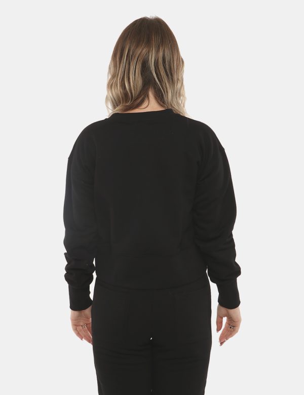 Felpa Concept83 corta - 65% cotone 35% poliestereLa modella indossa la taglia S ed è alta 168 cm e la vestibilità è regolar