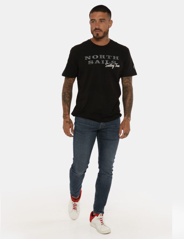 Jeans Yes Zee blu denim - COMPOSIZIONE E VESTIBILITÀ:99% cotone 1% elastaneIl modello è alto 178 cm e indossa la taglia 33 u