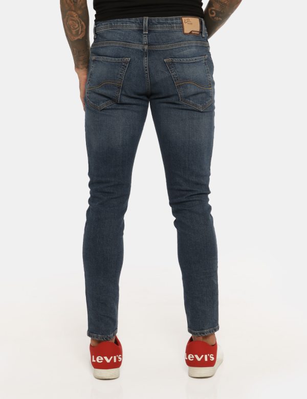 Jeans Yes Zee blu denim - COMPOSIZIONE E VESTIBILITÀ:99% cotone 1% elastaneIl modello è alto 178 cm e indossa la taglia 33 u