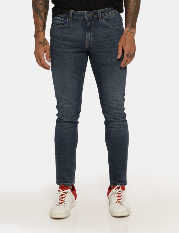 Jeans Yes Zee blu denim - COMPOSIZIONE E VESTIBILITÀ:99% cotone 1% elastaneIl modello è alto 178 cm e indossa la taglia 33 u