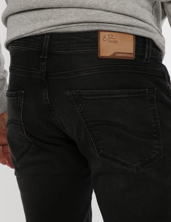 Jeans Yes Zee nero - COMPOSIZIONE E VESTIBILITÀ:99% cotone 1% elastaneIl modello è alto 178 cm e indossa la taglia 33 us cor