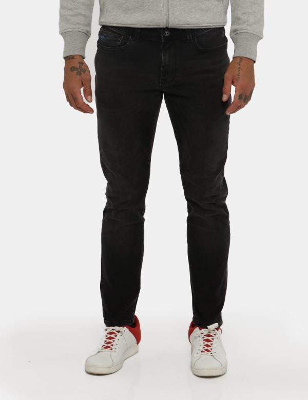 Jeans Yes Zee nero - COMPOSIZIONE E VESTIBILITÀ:99% cotone 1% elastaneIl modello è alto 178 cm e indossa la taglia 33 us cor