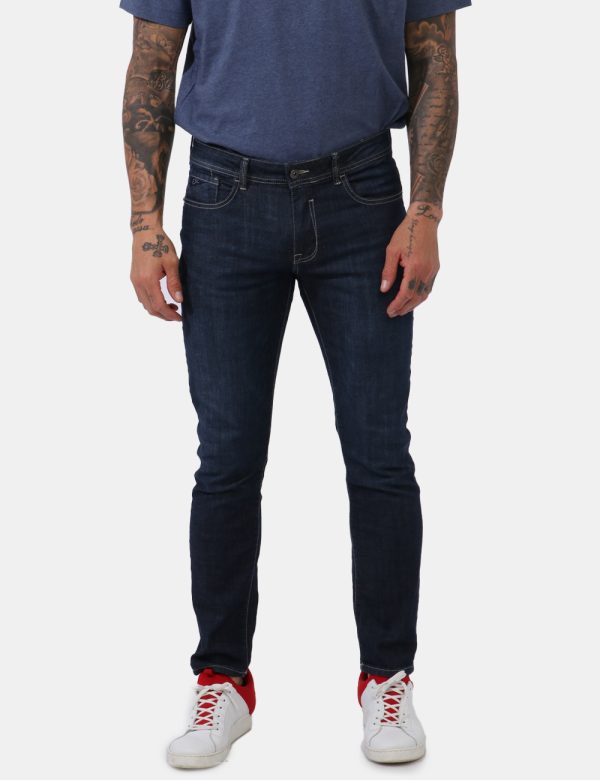 Jeans Yes Zee Jeans - Jeans in total blu denim dark con tasche sagomate sul fronte e tasche a toppa sul retro. La vestibilit