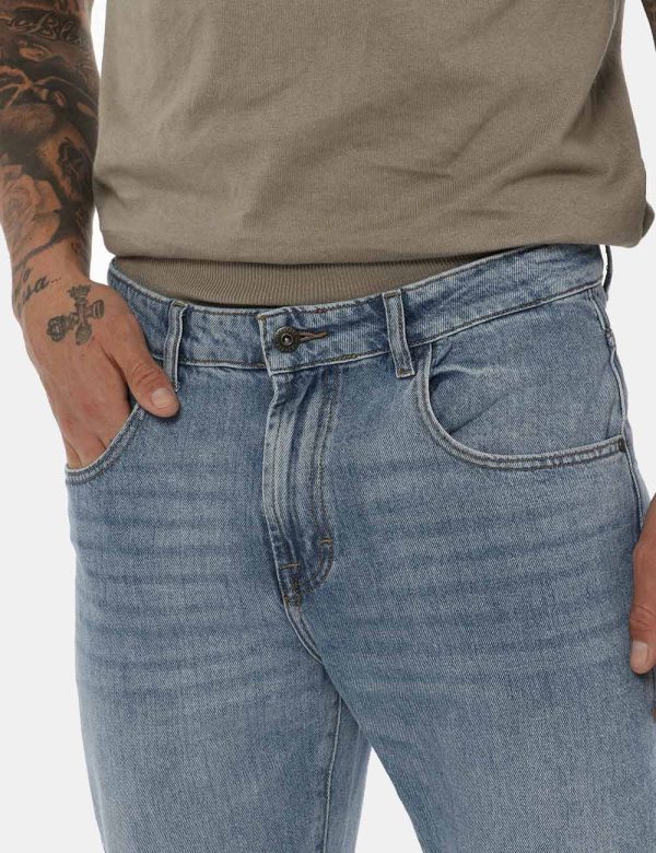 Jeans Yes Zee blu denim - COMPOSIZIONE E VESTIBILITÀ:100% cotoneIl modello è alto 178 cm e indossa la taglia 32 US. La vesti