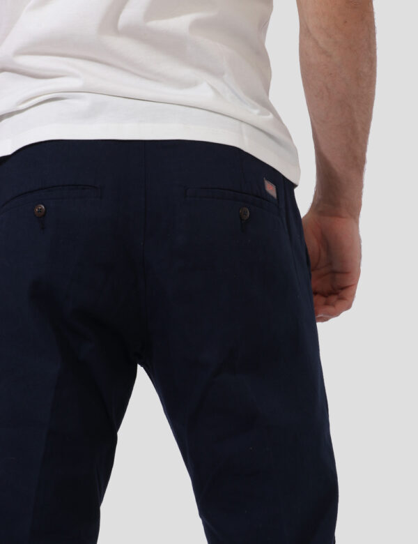 Pantaloni Yes Zee Blu - Pantaloni in total blu navy con tasche a taglio trasversale sul fronte. Presenti tasche a taglio sul