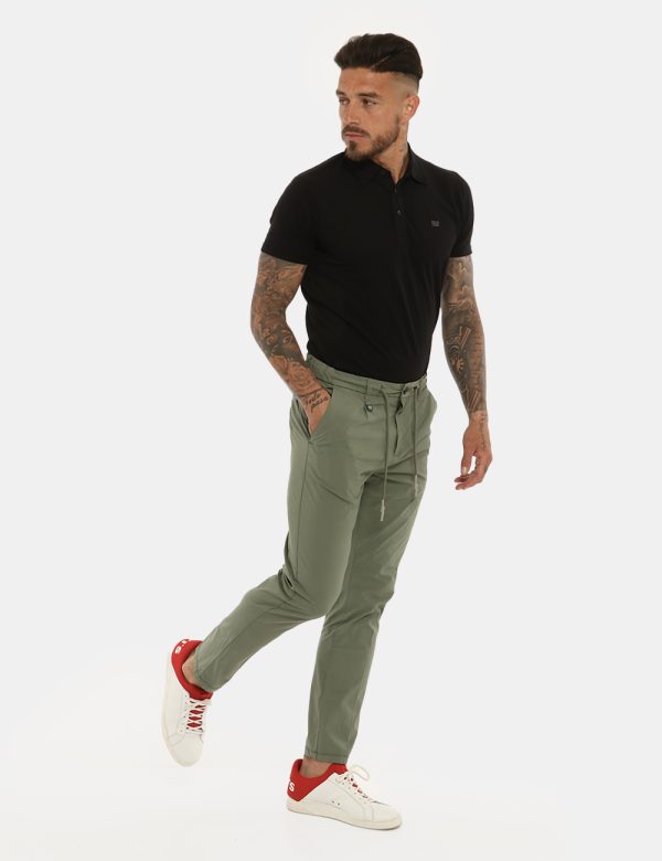 Pantalone Yes Zee verde militare - COMPOSIZIONE E VESTIBILITÀ:98% cotone 2% elastaneIl modello è alto 178 cm e indossa la ta