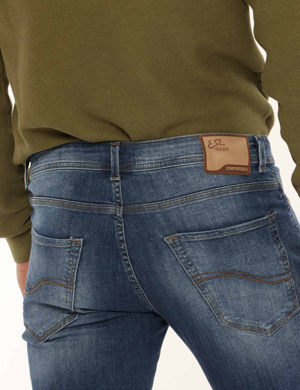 Jeans Yes Zee bermuda blu denim - COMPOSIZIONE E VESTIBILITÀ:98% cotone 2% elastaneIl modello è alto 178 cm e indossa la tag