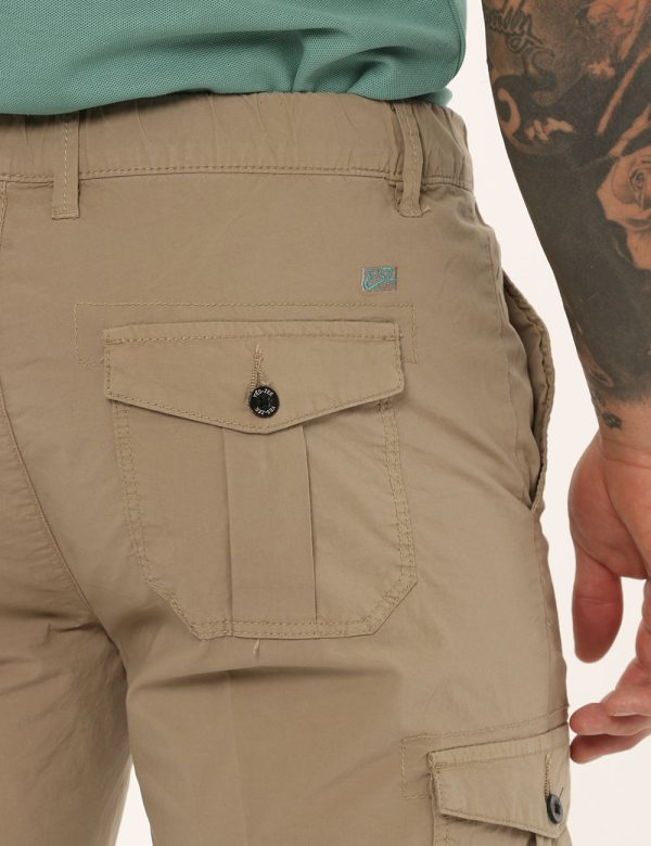 Bermuda Yes Zee beige - COMPOSIZIONE E VESTIBILITÀ:98% cotone 2% elastaneIl modello è alto 178 cm e indossa la taglia 32 US.